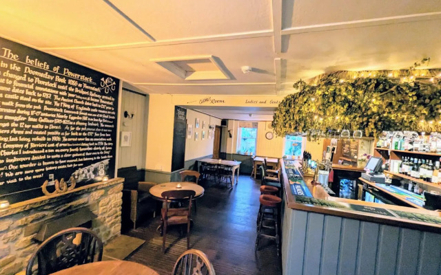 Three Horseshoes Inn