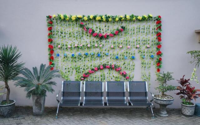 OYO 927 Carina Hotel