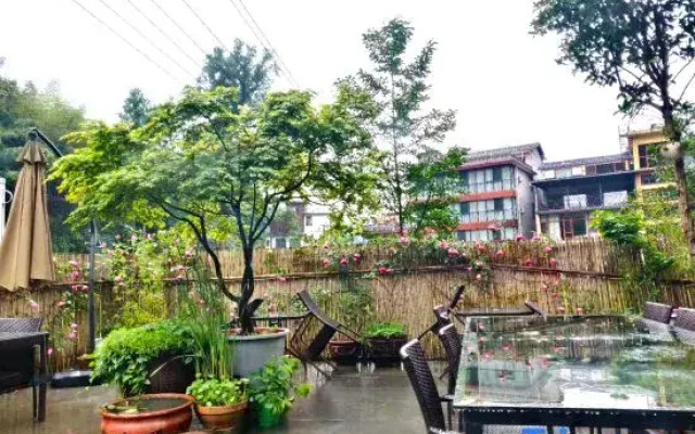 Zhangjiajie Jijianshan She