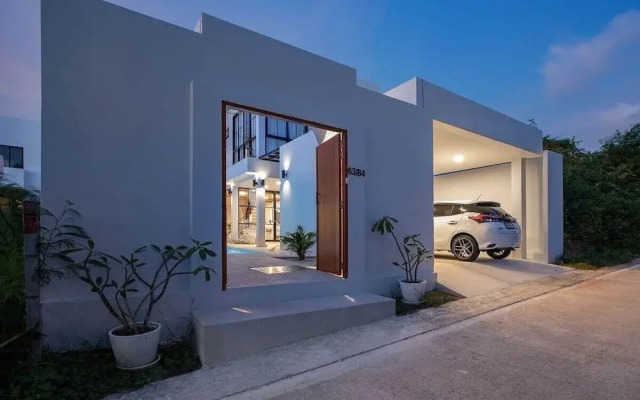 Mediterranean-Asian 3BR Villa Cristina
