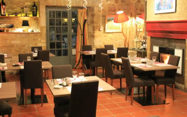 Logis Hotels  Auberge De La Tour   Hôtel Et Restaurant