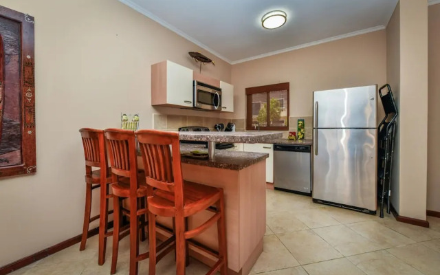 Gated Community 2br3ba Gold Coast Pools GYM