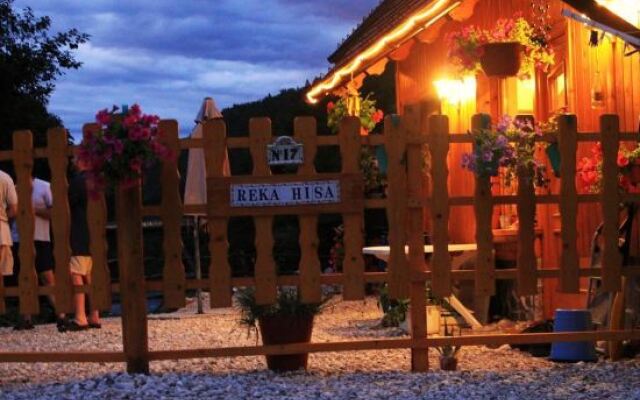 Reka Hisa river side lodge