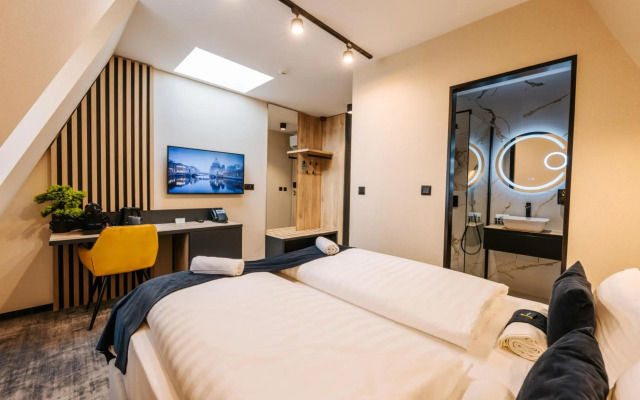 Auris Hotel