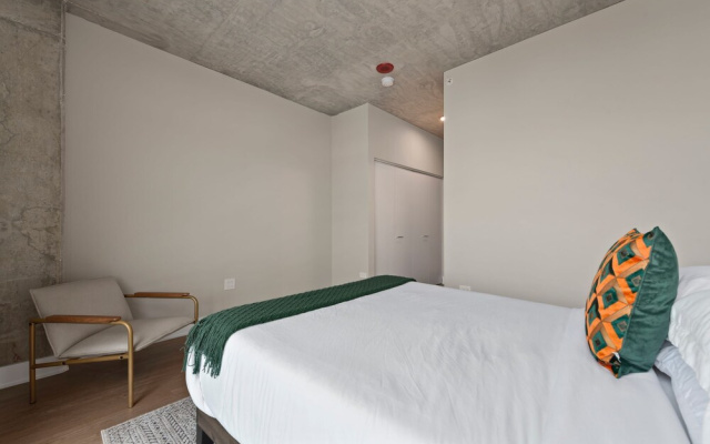 West Loop High-end 2BR Walkable City Views