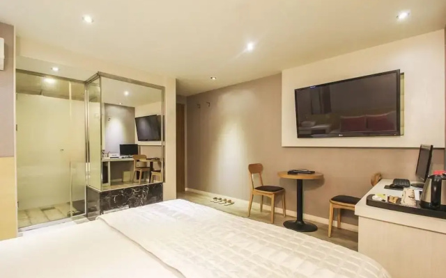 Cube Hotel