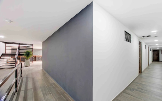 XLiving Host & Rooms