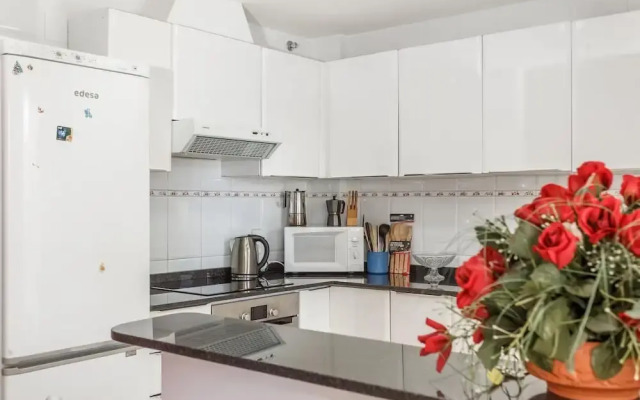 Gorgeous 2-bed Apartment Near the Beach
