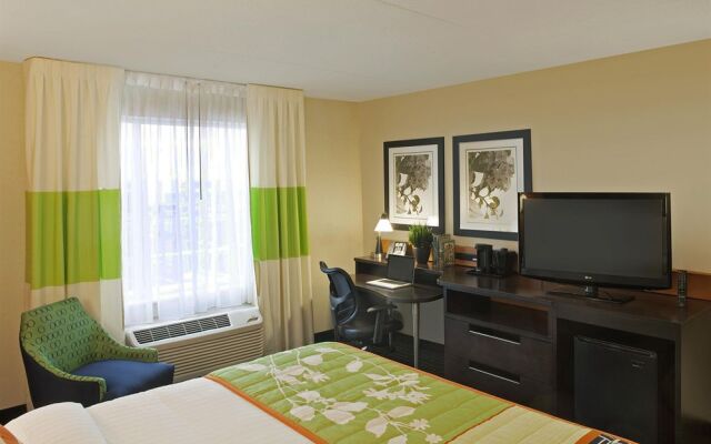 Fairfield Inn & Suites by Marriott Toronto Mississauga