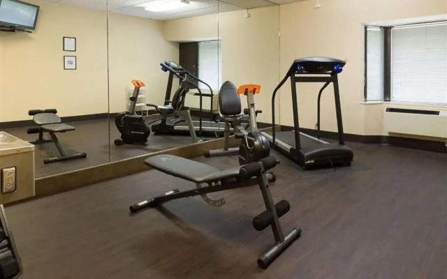 Comfort Inn & Suites Syracuse-Carrier Circle