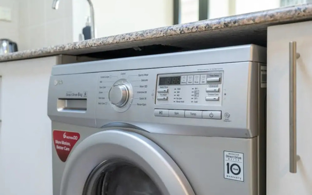 Refined 1BR Retreat in The Point Tower - Marina