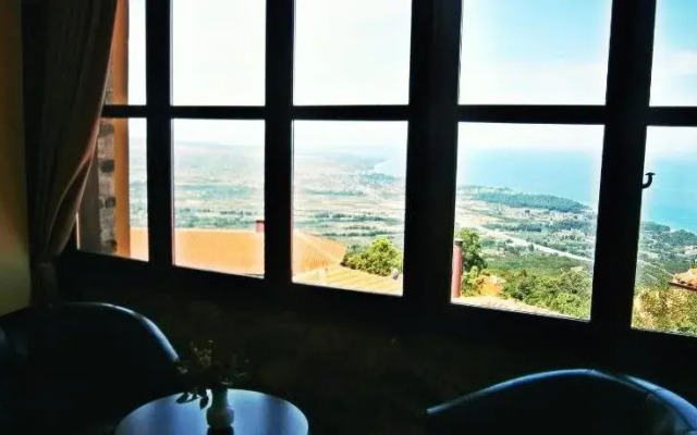 Pliades Hotel