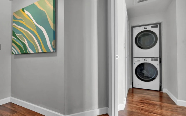 Spectacular Bay View 1bd 2baths in Grove
