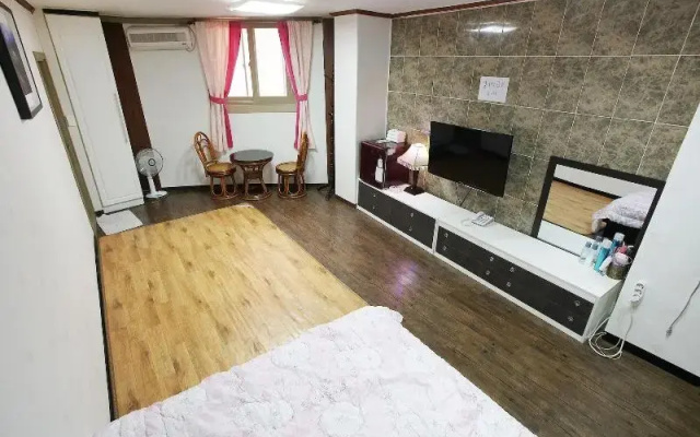 Jeju Yeongsung Motel