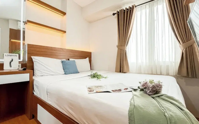 White Style 2Br At Bassura City Apartment