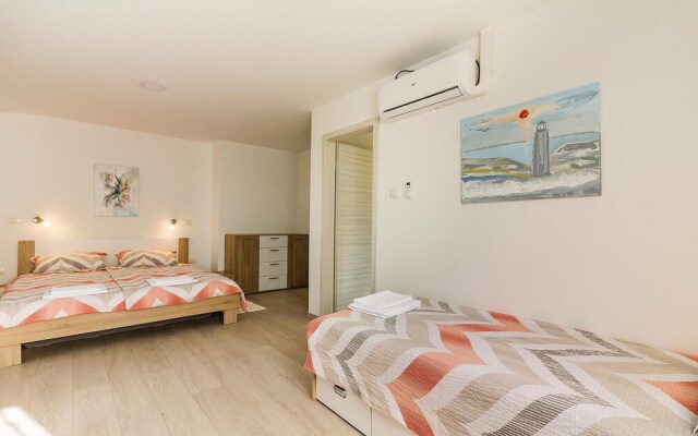 Stunning Home in Pula With Wifi and 6 Bedrooms