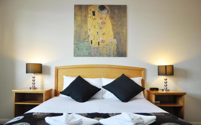 Meadowbrook Hotel