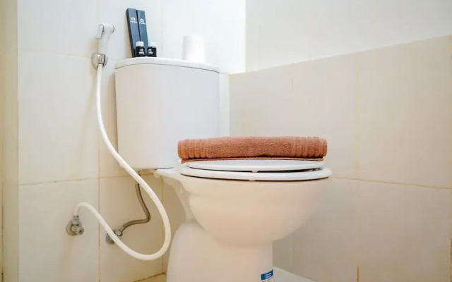 Minimalist and Comfy Studio Green Lake View Apartment