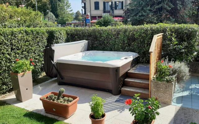 Front Lake Studio with Loft Bed and Pool