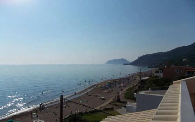 The Harmony - Beachfront sea View Apartment