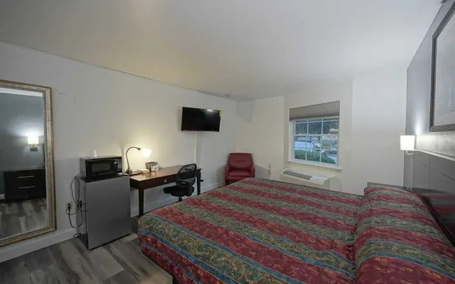 Greenwoods Inn & Suites