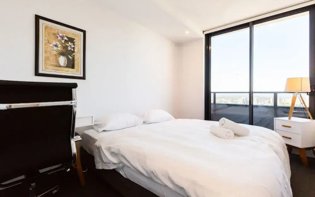 SANTERI, 2BDR Melbourne Apartment