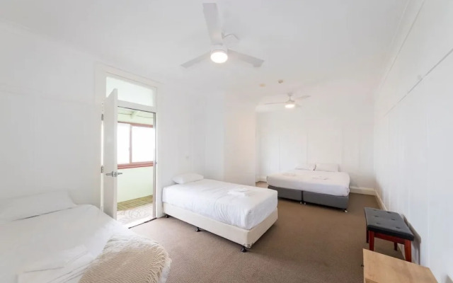 The Happy Pelican Harrington Hotel