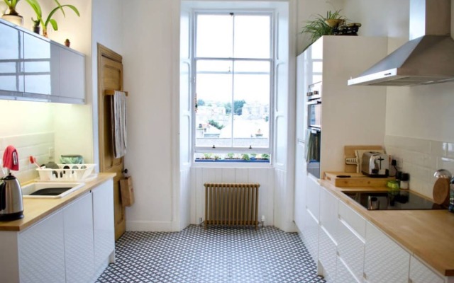 Bright & Spacious One Bedroom Flat Near Leith