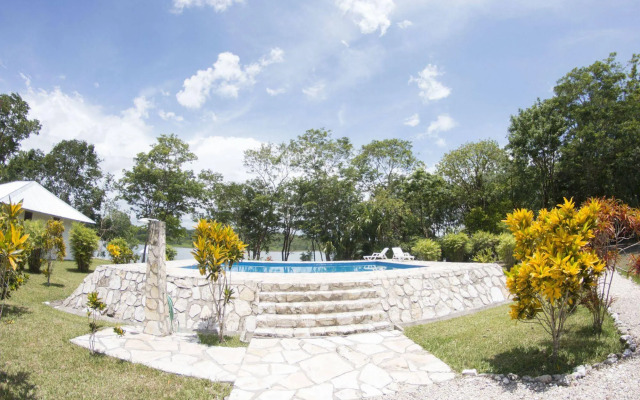 Maya Zacpetén Jungle Lodge