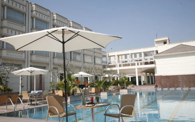 TreeHouse Hotel Club & Spa