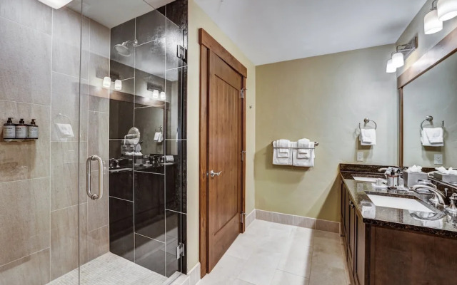 One Ski Hill Place S8421