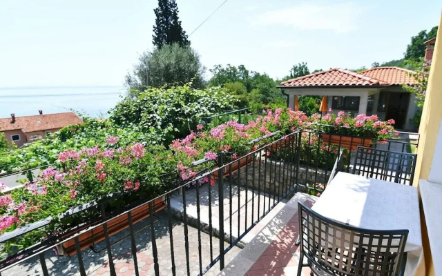Scenic Retreat Rooms and Family Apartment