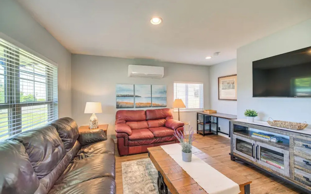 Pet-friendly Moclips Home: Walk to Mocrocks Beach!