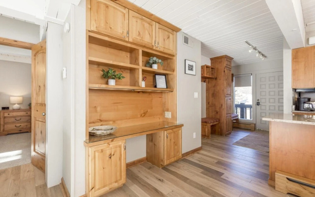 True Ski-in Ski-out Stunning Mountain Views