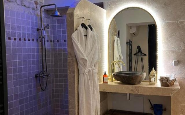 L'EXCELLENCE AVIGNON - Suite LUXE SAUNA, HAMMAM & JACCUZZI