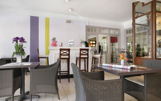 Inter-hotel Le Grillon Dor