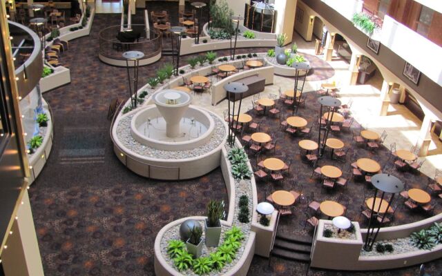 Embassy Suites by Hilton Kansas City International Airport