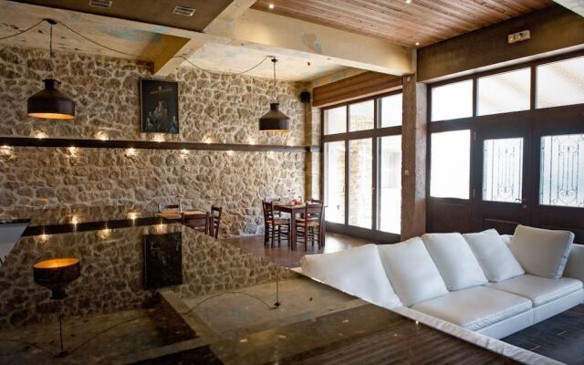 Polys Guest House
