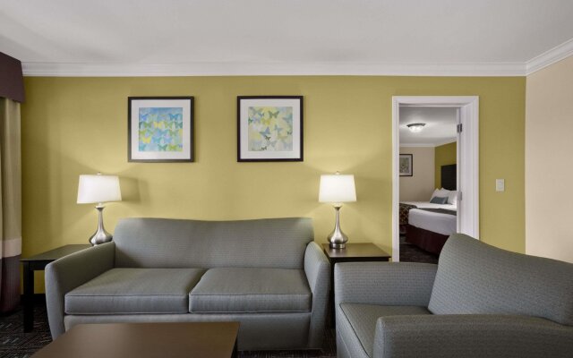 Solara Inn and Suites