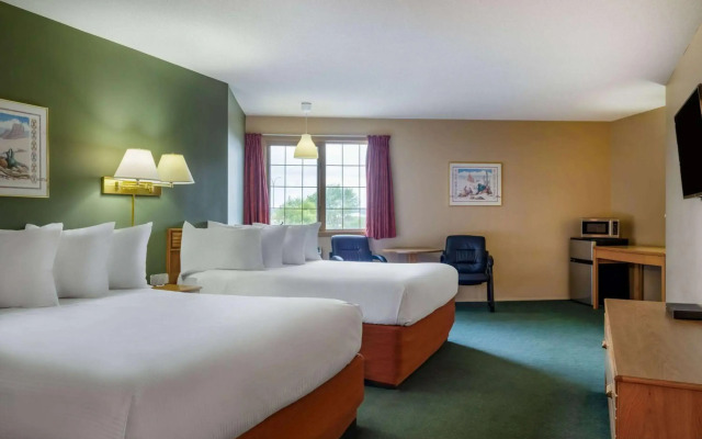 Travelodge by Wyndham Lacombe