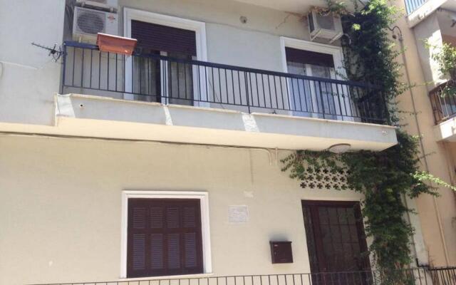Family Apartment Near Acropolis With Roof Garden