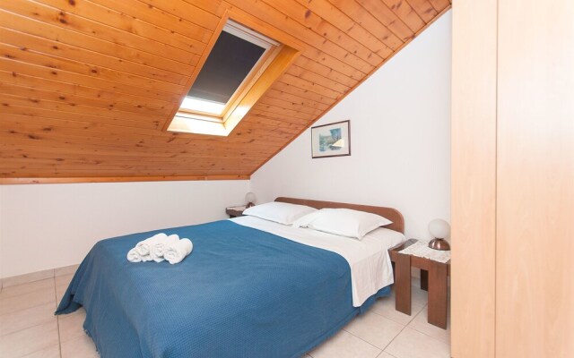 Apartments and Room Danijel