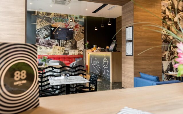 Отель Radisson RED Belgrade