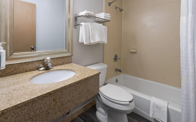 Super 8 by Wyndham Latham/Albany Airport