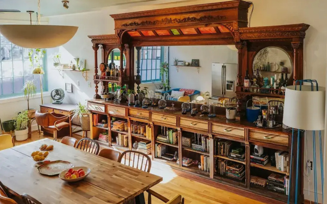 Wyatt's Saloon Guest House 2