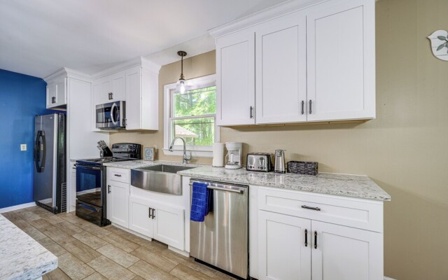 Milledgeville Home w/ Game Room & Private Dock!