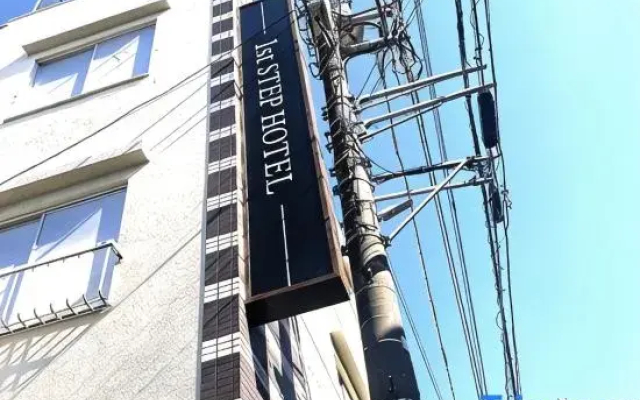 1st Step Hotel
