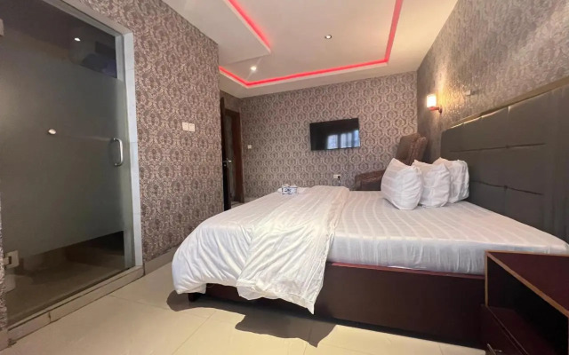 Ice Suites And Apartment