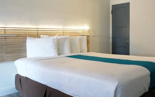 Hotel Point Loma