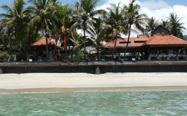 Anom Beach Inn Bungalows